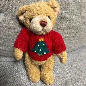 Nice plush teddy bear is a must-have for any collector! Made by GUND, this 17”